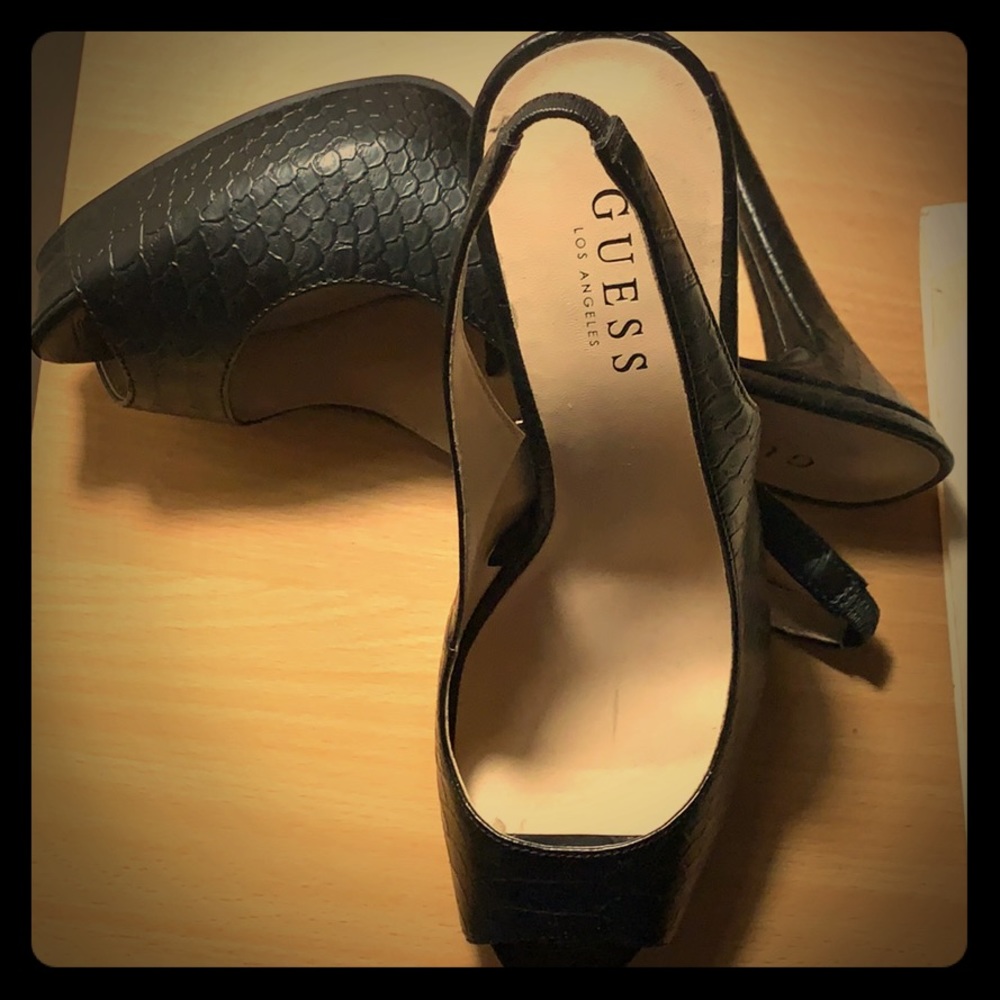 Woman’s Guess pumps